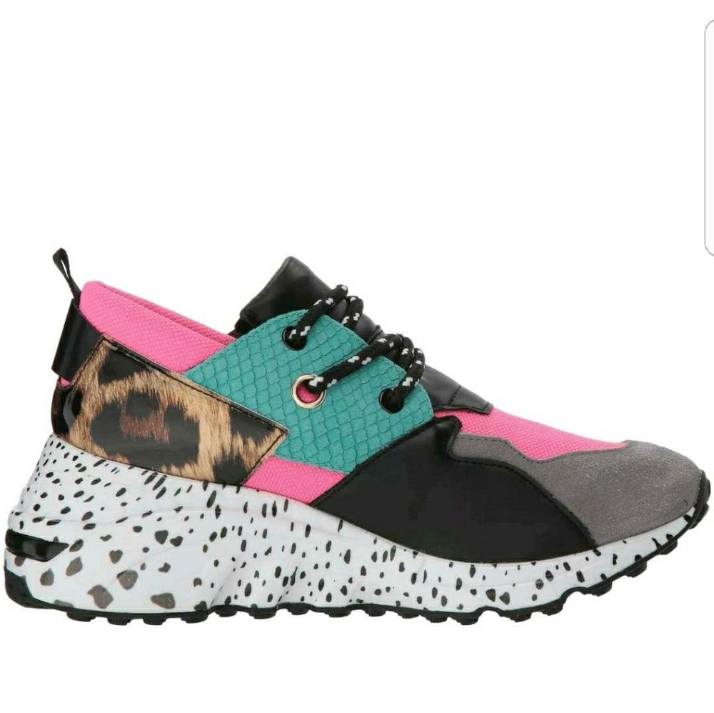 Steve Madden Wild style Cliff Sneaker. WOMANS - Picture 2 of 8